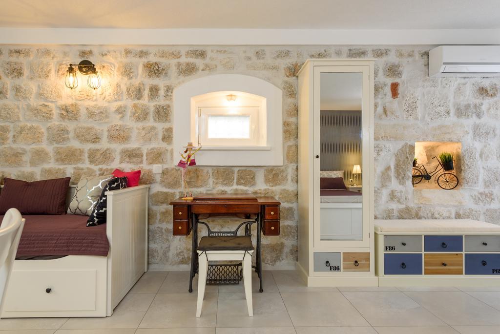 Studio Tironi 2 -Sonja Daire Trogir Dış mekan fotoğraf