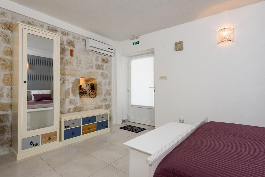 Studio Tironi 2 -Sonja Daire Trogir Dış mekan fotoğraf
