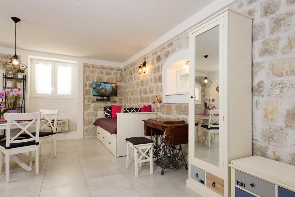 Studio Tironi 2 -Sonja Daire Trogir Dış mekan fotoğraf