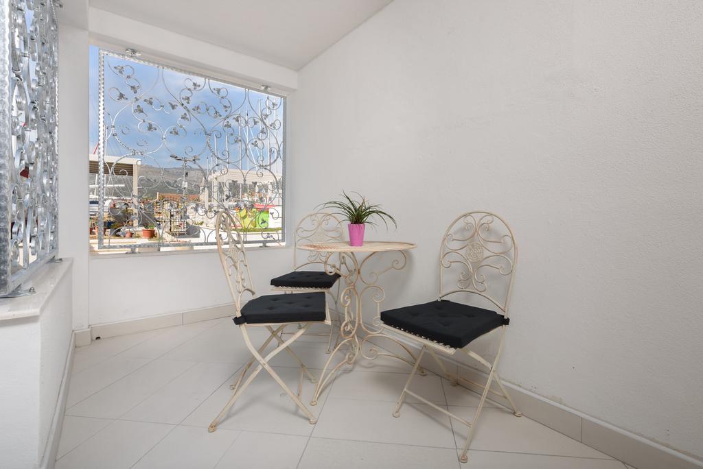 Studio Tironi 2 -Sonja Daire Trogir Dış mekan fotoğraf